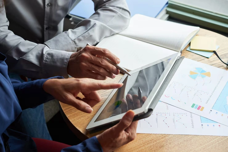 Financial Storytelling for Digital Platforms