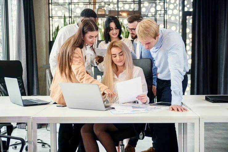 PR specialist coordinating expert commentary placement for a professional in a UK industry news publication